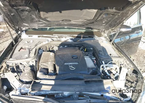 2017 Mercedes-Benz E 300 4Matic z USA, uszkodzony, nr VIN WDDZF4KB9HA135677